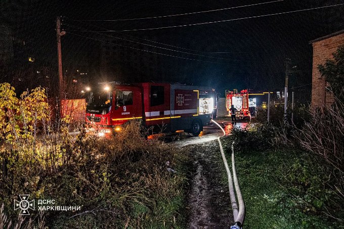 У Харкові рятувальники загасили пожежу в покинутому будинку